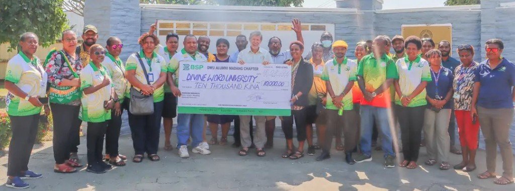 Madang Chapter presents K10,000 for DWU 30th Anniversary